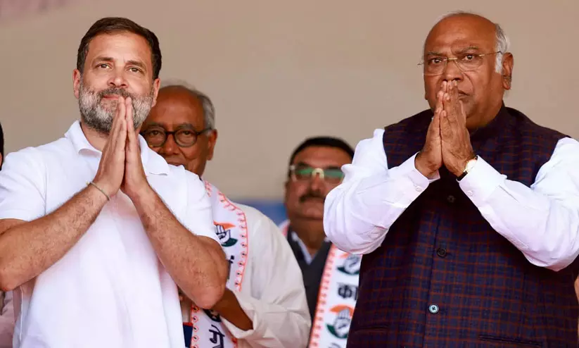 ‘ജനാധിപത്യത്തിനായി, നീതിക്കായി...’; സുപ്രീംകോടതി മാർച്ചുമായി ഇൻഡ്യ സഖ്യം മുന്നോട്ട്, രാഹുൽ മാധ്യമങ്ങളെ കാണുന്നു ‘ജനാധിപത്യത്തിനായി, നീതിക്കായി...’; സുപ്രീംകോടതി മാർച്ചുമായി ഇൻഡ്യ സഖ്യം മുന്നോട്ട്, രാഹുൽ മാധ്യമങ്ങളെ കാണുന്നു