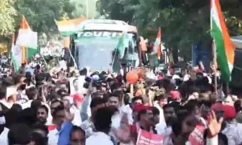 സമരാഗ്നി പടർത്തി ഇൻഡ്യാ സഖ്യത്തിന്റെ സുപ്രീം കോടതി മാർച്ച്; രാജ്യം ഒറ്റക്കെട്ട് സമരാഗ്നി പടർത്തി ഇൻഡ്യാ സഖ്യത്തിന്റെ സുപ്രീം കോടതി മാർച്ച്; രാജ്യം ഒറ്റക്കെട്ട്