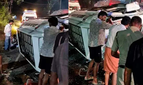 വയനാട്ടിൽ ട്രാവലര്‍ തലകീഴായി മറിഞ്ഞ് രണ്ടു പേർ മരിച്ചു