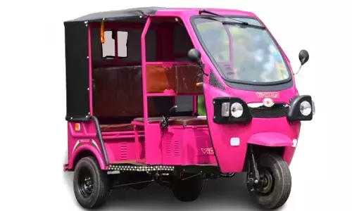 സ്ത്രീകൾക്കും ട്രാൻസ്‌ജെൻഡർമാർക്കും 1,300 പിങ്ക് ഇലക്ട്രിക് ഓട്ടോകൾ നിരത്തിലിറക്കാൻ ഡൽഹി