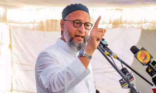 ‘പ്രധാനമന്ത്രിക്കെതിരെ പോലും കേസെടുക്കാൻ കഴിയും, പിന്നെ എന്തിനാണ് തെരഞ്ഞെടുപ്പ് കമീഷണർമാർക്ക് മാത്രം ഈ പരിരക്ഷ?’; കേന്ദ്ര സർക്കാറിനെതിരെ അസദുദ്ദീൻ ഉവൈസി