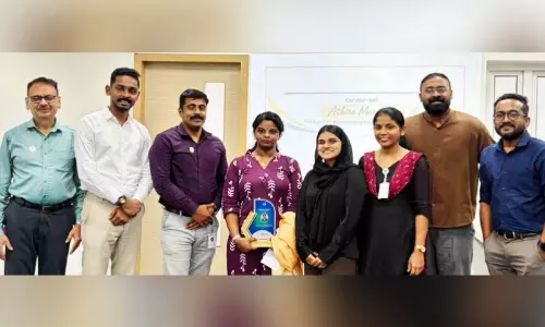 ബ​സ് യാ​ത്ര​ക്കി​ടെ വ​യോ​ധി​ക​ക്ക് സ്‌​ട്രോ​ക്കി​ന്റെ ല​ക്ഷ​ണ​ങ്ങ​ള്‍; ജീ​വ​ന് തു​ണ​യാ​യി മാ​ലാ​ഖ