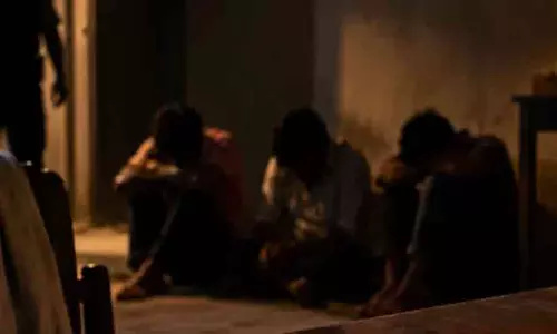 തലകീഴായി കെട്ടിത്തൂക്കി ഷോക്കേൽപ്പിച്ചു;  യു.പിയിൽ ബി.ജെ.പി എം.എൽ.എയുടെ വീട്ടിൽ യുവാക്കൾക്ക് ക്രൂരമർദ്ദനം, ഒരാളുടെ നില ഗുരുതരം