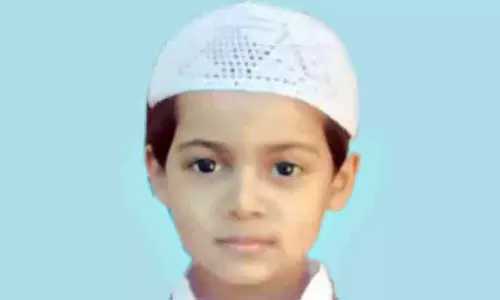 ഹൗസ് ബോട്ട് യാത്രക്കിടെ അഞ്ചുവയസ്സുകാരന് ദാരുണാന്ത്യം; അപകടം അകലാപ്പുഴയിൽ ഹൗസ് ബോട്ട് യാത്രക്കിടെ അഞ്ചുവയസ്സുകാരന് ദാരുണാന്ത്യം; അപകടം അകലാപ്പുഴയിൽ