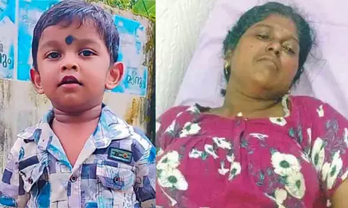 രണ്ടു വയസ്സുകാരൻ ട്രെയിനിടിച്ചു മരിച്ച സംഭവം; മാതാവിനെതിരെ കൊലക്കുറ്റത്തിന് കേസ് രണ്ടു വയസ്സുകാരൻ ട്രെയിനിടിച്ചു മരിച്ച സംഭവം; മാതാവിനെതിരെ കൊലക്കുറ്റത്തിന് കേസ്