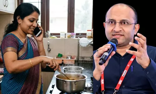 പാചകത്തിനൊപ്പം ഫോൺവിളിയും; സ്ത്രീകളുടെ മൾട്ടി ടാസ്കിങിന് പിന്നിലെ കൗതുകമെന്ത്?
