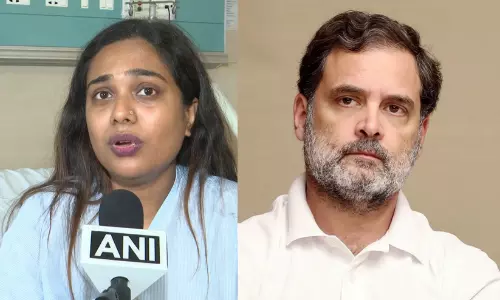 രാഹുൽ ഗാന്ധി തള്ളിയെന്ന് ഗർഭിണിയായ മാധ്യമ പ്രവർത്തക; കളവെന്ന് കോൺഗ്രസ് രാഹുൽ ഗാന്ധി തള്ളിയെന്ന് ഗർഭിണിയായ മാധ്യമ പ്രവർത്തക; കളവെന്ന് കോൺഗ്രസ്