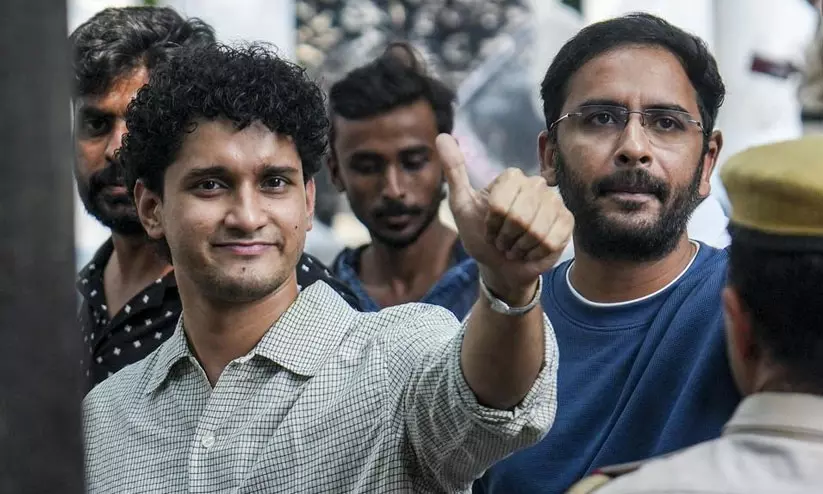 അശുതോഷും സൗരവ് ദാസും തിഹാർ ജയിലിലേക്ക്; അഞ്ചുദിവസം ജുഡീഷ്യൽ കസ്റ്റഡിയിൽ; അജിങ്ക്യ ഷിൻഡെക്ക് ജാമ്യം അശുതോഷും സൗരവ് ദാസും തിഹാർ ജയിലിലേക്ക്; അഞ്ചുദിവസം ജുഡീഷ്യൽ കസ്റ്റഡിയിൽ; അജിങ്ക്യ ഷിൻഡെക്ക് ജാമ്യം