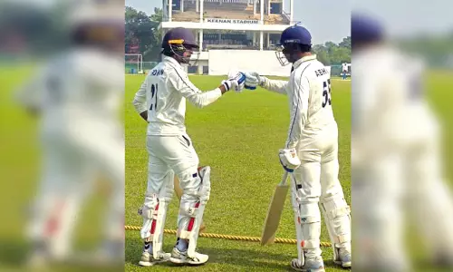 ര​ഞ്ജി ട്രോ​ഫി; കേ​ര​ളം പ​ത​റു​ന്നു