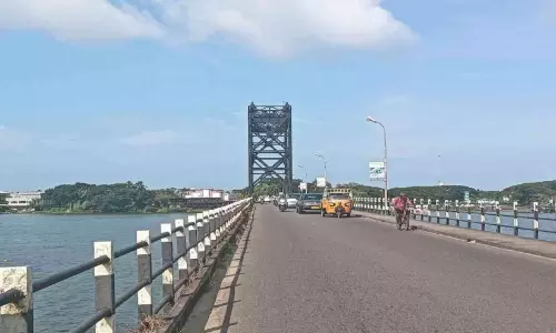 ആ​ത്മ​ഹ​ത്യ മു​ന​മ്പാ​യി പാ​ല​ങ്ങ​ൾ; ക​മ്പി​വേ​ലി കെ​ട്ട​ണ​മെ​ന്ന ആ​വ​ശ്യം ഉ​യ​രു​ന്നു