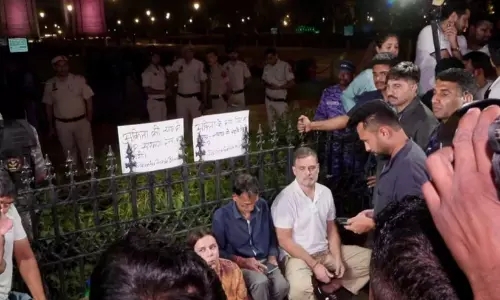 അങ്കിത ഭണ്ഡാരിക്ക് നീതി തേടി ഇന്ത്യാ ഗേറ്റിൽ രാഹുലിന്റെ മിന്നൽ സമരം