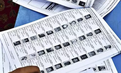 വോട്ടര് പട്ടിക പുനപരിശോധനക്കും വോട്ടര്മാരെ ചേര്ക്കുന്നതിനും പ്രത്യേക ഡ്രൈവ് വോട്ടര് പട്ടിക പുനപരിശോധനക്കും വോട്ടര്മാരെ ചേര്ക്കുന്നതിനും പ്രത്യേക ഡ്രൈവ്