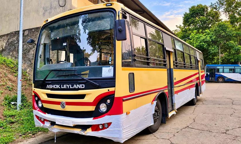കെഎസ്ആർടിസിയിൽ വീണ്ടും പുതുയുഗം! ജനപ്രതിനിധികളും വ്യക്തികളും സ്ഥാപനങ്ങളും വാങ്ങി നൽകുന്ന പുത്തൻ ബസ്സുകൾ എത്തിത്തുടങ്ങി കെഎസ്ആർടിസിയിൽ വീണ്ടും പുതുയുഗം! ജനപ്രതിനിധികളും വ്യക്തികളും സ്ഥാപനങ്ങളും വാങ്ങി നൽകുന്ന പുത്തൻ ബസ്സുകൾ എത്തിത്തുടങ്ങി