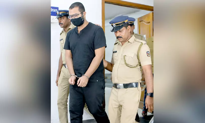 സിനഗോഗിന് മുന്നിലെ തീവെപ്പ്: പ്രതി എബിൻ പോൾ ഡാർക് വെബിൽ സജീവം; അന്വേഷണം രാജ്യാന്തര ലഹരി സംഘങ്ങളിലേക്കും സിനഗോഗിന് മുന്നിലെ തീവെപ്പ്: പ്രതി എബിൻ പോൾ ഡാർക് വെബിൽ സജീവം; അന്വേഷണം രാജ്യാന്തര ലഹരി സംഘങ്ങളിലേക്കും