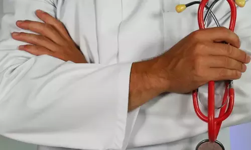 ചട്ടവിരുദ്ധമായി മരുന്ന് കുറിച്ച് നല്‍കിയ ഡോക്ടറുടെ ലൈസന്‍സ് റദ്ദാക്കി