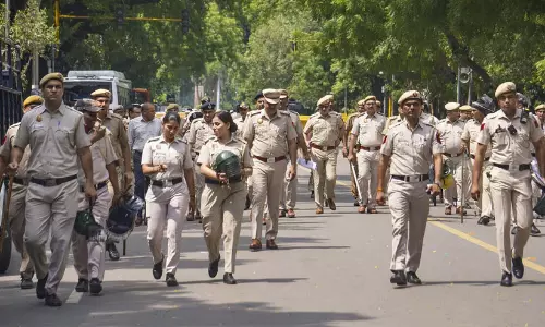 സി.ജെ.പി തിരംഗമാർച്ചിനെ ഭയന്ന് കേന്ദ്രം; 11 പേരേ പങ്കെടുക്കാവൂ എന്ന് ഡൽഹി പൊലീസ്, സെൻട്രൽ പാർക്ക് അടച്ചു സി.ജെ.പി തിരംഗമാർച്ചിനെ ഭയന്ന് കേന്ദ്രം; 11 പേരേ പങ്കെടുക്കാവൂ എന്ന് ഡൽഹി പൊലീസ്, സെൻട്രൽ പാർക്ക് അടച്ചു