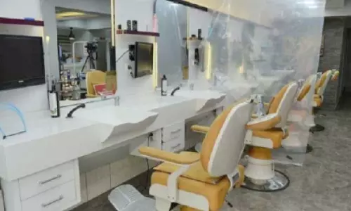 റിയാദിൽ ബാർബർ ഷോപ്പുകൾക്ക് കർശന നിബന്ധനകൾ; ഹോം സർവീസ് നൽകാൻ പ്രത്യേക അനുമതി നിർബന്ധം