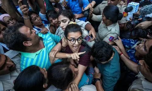 വോട്ടർപട്ടിക മെഷീൻ റീഡബിൾ ഫോർമാറ്റിൽ നൽകാം; ജനരോഷത്തിൽ യുടേണടിച്ച് കമീഷൻ