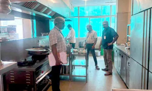 ശ​ബ​രി​മ​ല തീ​ർ​ഥാ​ട​നം ആ​രോ​ഗ്യ വ​കു​പ്പ് പ​രി​ശോ​ധ​ന തു​ട​ങ്ങി