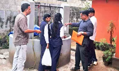ഒ​റ്റ​പ്പാ​ല​ത്ത് മ​ഞ്ഞ​പ്പി​ത്തം; കി​ണ​ർ വെ​ള്ള​ത്തി​ന്‍റെ സാ​മ്പി​ൾ ശേ​ഖ​രി​ച്ച് വി​ദ്യാ​ർ​ഥി​ക​ൾ