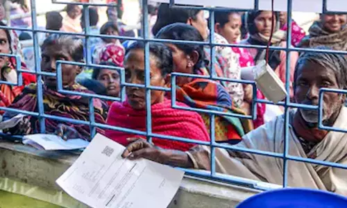 ഓട്ടോമാറ്റിക് വോട്ട് വെട്ടൽ: ബംഗാളിൽ 5.38 ലക്ഷം പേർ പുറത്ത് ഓട്ടോമാറ്റിക് വോട്ട് വെട്ടൽ: ബംഗാളിൽ 5.38 ലക്ഷം പേർ പുറത്ത്