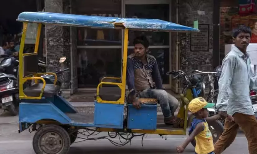 ഇ റിക്ഷകൾക്ക് നിയന്ത്രണം, നഗരത്തിൽ പരമാവധി 2.5 ലക്ഷം വരെ; ഡൽഹിയിൽ പുതിയ നയം പുറത്തിറക്കി സർക്കാർ ഇ റിക്ഷകൾക്ക് നിയന്ത്രണം, നഗരത്തിൽ പരമാവധി 2.5 ലക്ഷം വരെ; ഡൽഹിയിൽ പുതിയ നയം പുറത്തിറക്കി സർക്കാർ