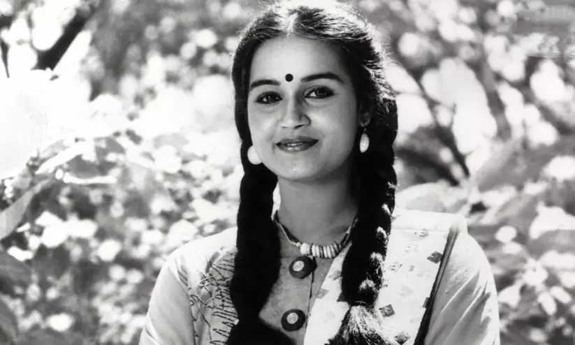 മോഹൻലാലിന്റെ നായികയായി തുടക്കം, അമരത്തിലെ ചന്ദ്രിക; പൂർത്തിയാകാതെ പോയ ചിത്രയുടെ സ്വപ്നങ്ങൾ മോഹൻലാലിന്റെ നായികയായി തുടക്കം, അമരത്തിലെ ചന്ദ്രിക; പൂർത്തിയാകാതെ പോയ ചിത്രയുടെ സ്വപ്നങ്ങൾ