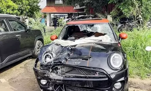 നെ​ടു​മ്പാ​ശ്ശേ​രി വാ​ഹ​നാ​പ​ക​ടം; റോ​ഡി​ൽ സു​ര​ക്ഷ ക്ര​മീ​ക​ര​ണ​ങ്ങ​ൾ ഉ​റ​പ്പാ​ക്കാ​ൻ നി​ർ​ദേ​ശം