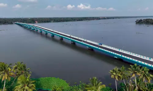 സ്വപ്നം പൂവണിഞ്ഞു; മാക്കേക്കടവ്-നേരേകടവ് പാലം നാടിന് സമർപ്പിച്ചു