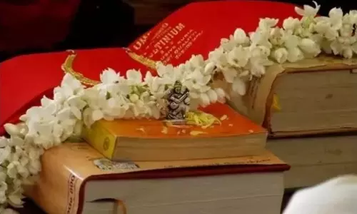 ക്ഷേത്രങ്ങളും സാംസ്‌കാരിക സ്ഥാപനങ്ങളും ഒരുങ്ങി; ഇന്ന് പൂജവെപ്പ്