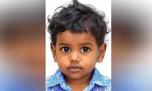 ആഹാരം കട്ടൻചായയും ബിസ്കറ്റും മാത്രം; രണ്ടുവയസ്സുകാരന്റെ മരണം അനീമിയ മൂലം, മറ്റു കുട്ടികളുടെ സംരക്ഷണം ഏറ്റെടുത്ത് ശിശുക്ഷേമ സമിതി ആഹാരം കട്ടൻചായയും ബിസ്കറ്റും മാത്രം; രണ്ടുവയസ്സുകാരന്റെ മരണം അനീമിയ മൂലം, മറ്റു കുട്ടികളുടെ സംരക്ഷണം ഏറ്റെടുത്ത് ശിശുക്ഷേമ സമിതി
