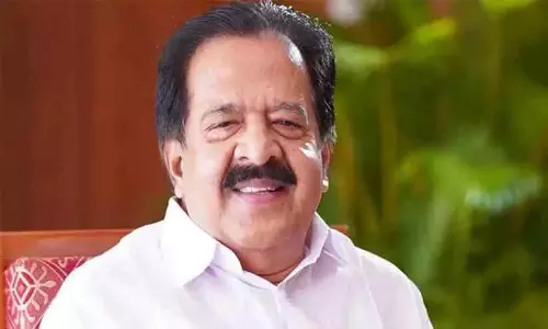 മകൾക്ക് സർക്കാർ ജോലി നൽകുമെന്ന് ഉറപ്പ്: സുധാകരന്റെ കുടുംബത്തിന് പിന്തുണയുമായി രമേശ് ചെന്നിത്തല