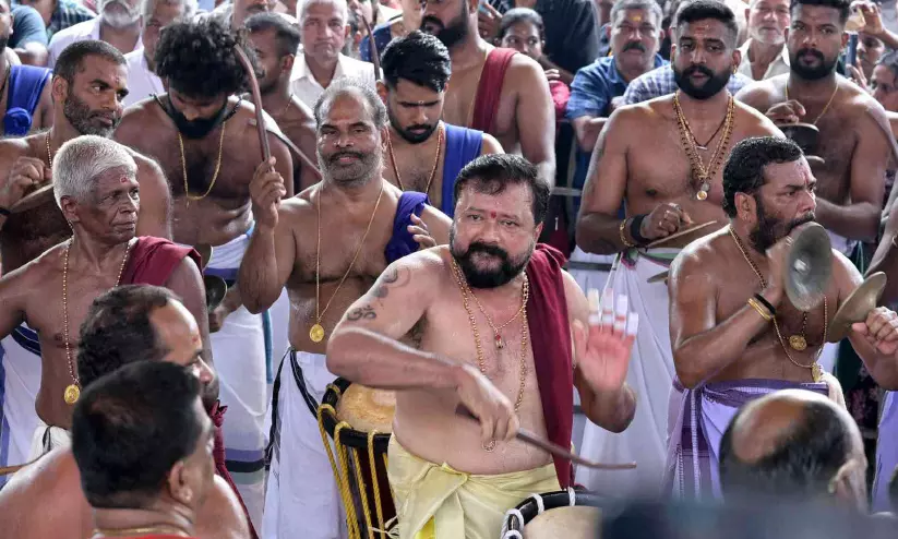 13ാം തവണ ജയറാം പ്രമാണി; കൊട്ടിക്കയറി പവിഴമല്ലിത്തറ മേളം 13ാം തവണ ജയറാം പ്രമാണി; കൊട്ടിക്കയറി പവിഴമല്ലിത്തറ മേളം