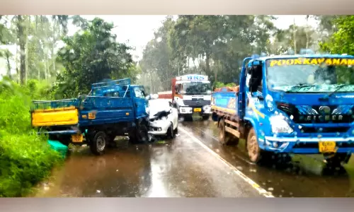 പിക്അപ് വാനും കാറും കൂട്ടിയിടിച്ച് എട്ടുപേർക്ക് പരിക്ക് പിക്അപ് വാനും കാറും കൂട്ടിയിടിച്ച് എട്ടുപേർക്ക് പരിക്ക്