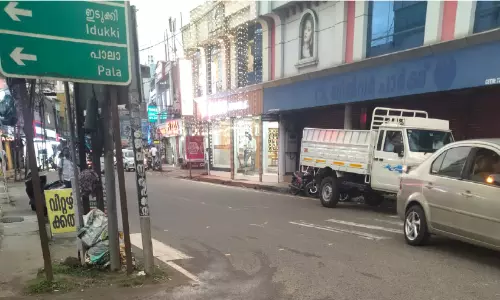 തൊടുപുഴ നഗരത്തിലെ സീബ്രാലൈനുകൾ മായുന്നു