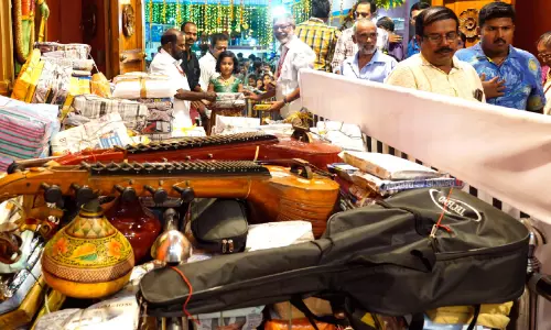 നവരാത്രി നിറവിൽ പൂജ വെപ്പ്; ഇന്ന് മഹാനവമി