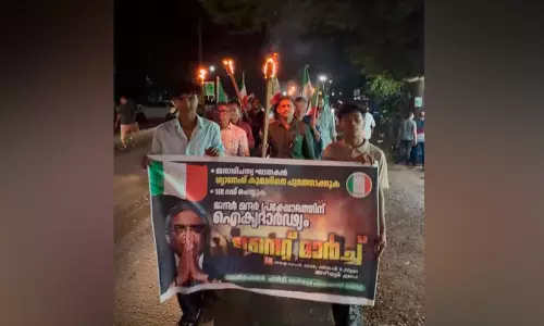 അഴിയൂരിൽ ജന്ദർ മന്ദർ ഐക്യദാർഢ്യ നൈറ്റ് മാർച്ച് സംഘടിപ്പിച്ചു