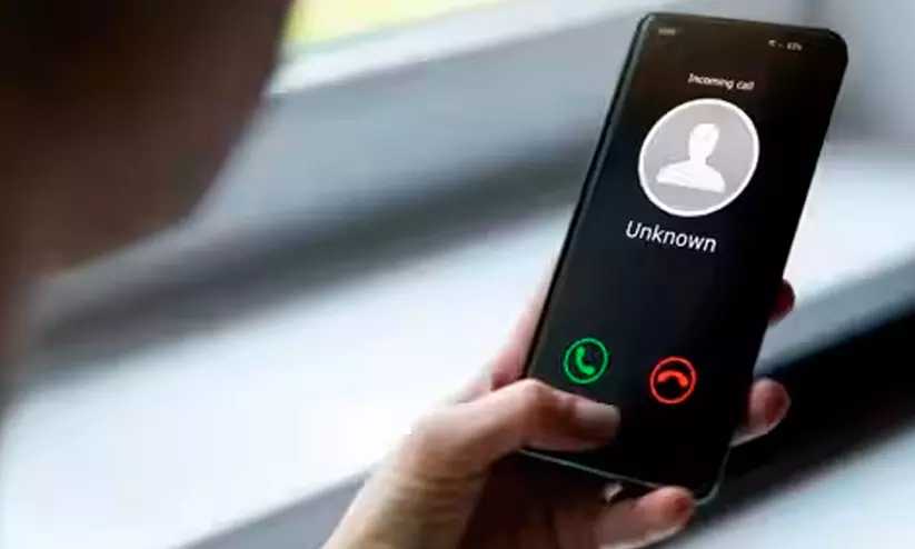 ആരാണ് വിളിക്കുന്നത്, എന്തിനാണ് വിളിക്കുന്നത്? അപരിചിത കോളുകൾക്ക് പൂട്ടിടാൻ വാട്സ്ആപ്പ് ആരാണ് വിളിക്കുന്നത്, എന്തിനാണ് വിളിക്കുന്നത്? അപരിചിത കോളുകൾക്ക് പൂട്ടിടാൻ വാട്സ്ആപ്പ്