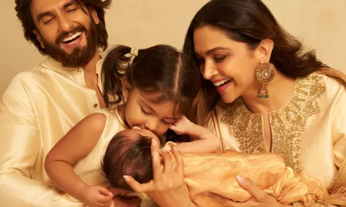 അവൾ ഞങ്ങളുടെ ദേവി പദുകോൺ സിങ്; കുടുംബചിത്രം പങ്കുവെച്ച്  ദീപിക പദുകോണും രൺവീർ സിങും
