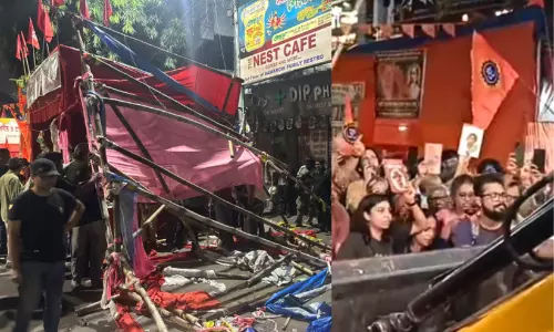 കൊൽക്കത്തയിൽ ഇടത് പുസ്തകശാലകൾക്ക് നേരെ ‘ബുൾഡോസർ രാജ്’; ആർ.എസ്.എസ് സ്റ്റാളിനെതിരെ നടപടിയില്ല കൊൽക്കത്തയിൽ ഇടത് പുസ്തകശാലകൾക്ക് നേരെ ‘ബുൾഡോസർ രാജ്’; ആർ.എസ്.എസ് സ്റ്റാളിനെതിരെ നടപടിയില്ല