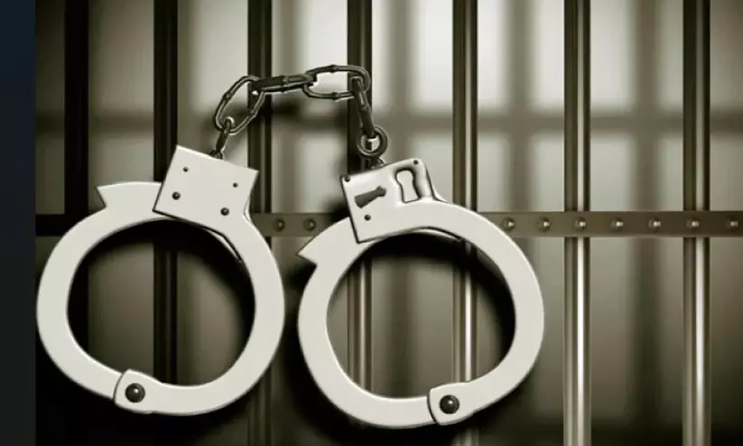 ട്രക്കിന്റെ ടയറിൽ ക്യാപ്റ്റഗൺ ഗുളികകൾ: ഡ്രൈവർ പിടിയിൽ ട്രക്കിന്റെ ടയറിൽ ക്യാപ്റ്റഗൺ ഗുളികകൾ: ഡ്രൈവർ പിടിയിൽ