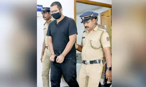 സിനഗോഗിന്​ മുന്നിലെ തീവെപ്പ്​: വിക്രമും ബോസും ഒരാളോ?; കണ്ടെത്താൻ പൊലീസ്​