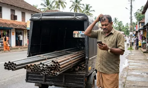 അരലക്ഷം വിലവരുന്ന ഇരുമ്പ് പൈപ്പുകൾ ഓർഡർ ചെയ്തു, ഓട്ടം പിടിച്ച ഡ്രൈവർക്ക് നഷ്ടമായത് വൻതുക; ഒടുവിൽ വമ്പൻ ട്വിസ്റ്റ്!