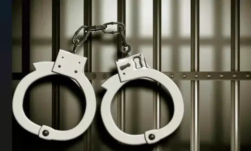 ട്രക്കിന്റെ ടയറിൽ ക്യാപ്റ്റഗൺ ഗുളികകൾ: ഡ്രൈവർ പിടിയിൽ ട്രക്കിന്റെ ടയറിൽ ക്യാപ്റ്റഗൺ ഗുളികകൾ: ഡ്രൈവർ പിടിയിൽ