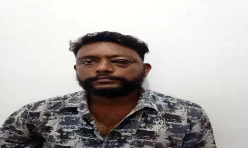 കട കുത്തിതുറക്കുന്നതിനിടെ യുവാവ് പൊലീസ് പിടിയില് കട കുത്തിതുറക്കുന്നതിനിടെ യുവാവ് പൊലീസ് പിടിയില്
