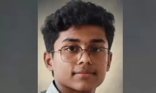 ഗ്യാസ് ടാങ്കറിൽ കാർ ഇടിച്ച് വിദ്യാർഥി മരിച്ചു ഗ്യാസ് ടാങ്കറിൽ കാർ ഇടിച്ച് വിദ്യാർഥി മരിച്ചു
