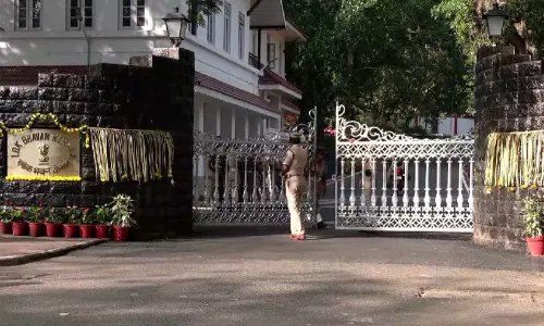 ലോക്ഭവനിൽ ഇനി വെജിറ്റേറിയൻ ഭക്ഷണം മാത്രം, ജീവനക്കാർക്കും ബാധകം; നിർദേശം നൽകി നിയുക്ത ഗവർണർ ലോക്ഭവനിൽ ഇനി വെജിറ്റേറിയൻ ഭക്ഷണം മാത്രം, ജീവനക്കാർക്കും ബാധകം; നിർദേശം നൽകി നിയുക്ത ഗവർണർ