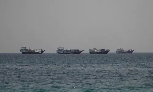 വീണ്ടും യുദ്ധഭീതിയിൽ പശ്ചിമേഷ്യ; ഹുർമുസിൽ ഏഴ് എണ്ണക്കപ്പലുകൾക്കുനേരെ ആക്രമണം
