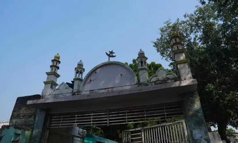 Delhi HC Refuses to Restore Utilities to Century-Old Race Course Masjid Near PM Residence Delhi HC Refuses to Restore Utilities to Century-Old Race Course Masjid Near PM Residence