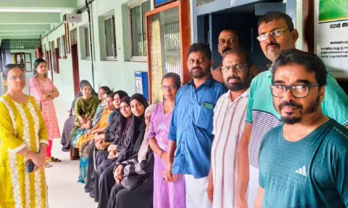 ഐ.കെ. കുമാരൻ സ്കൂൾ: അധ്യാപകരുടെ സ്ഥലംമാറ്റത്തിൽ പ്രതിഷേധം